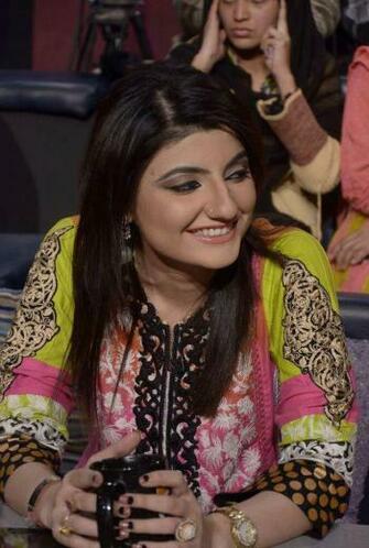 Hot Cute Pakistani Girls Wallpaper