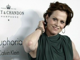 Artist Sigourney Weaver Wallpaper HD Background