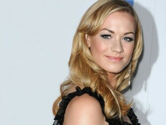 Pretty Yvonne Wallpaper Strahovski