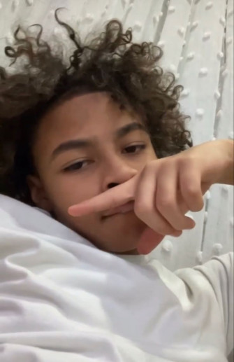 Follow Ilovereni For More Pretty Selfies Cute Rappers