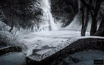 Waterfall Bw Winter Snow Wallpaper