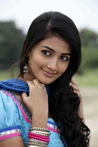 Desktop Wallpaper Pooja Hegde HD Photos