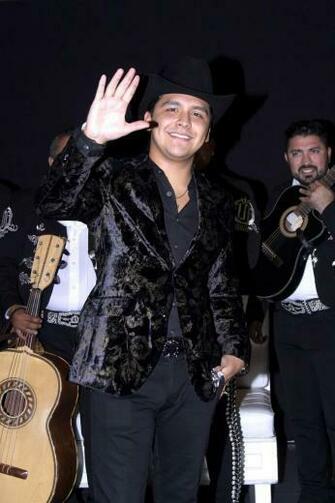 Christian Nodal Se Deja Llevar