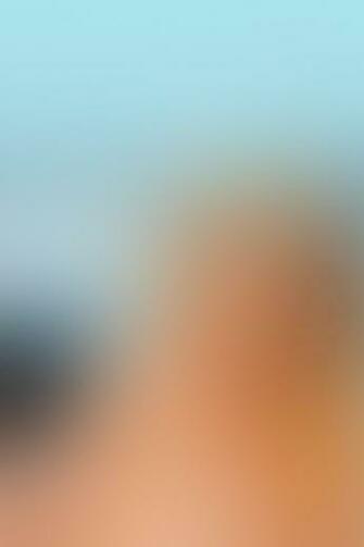 Ios7 Kate Upton Blur Parallax HD iPhone iPad Wallpaper