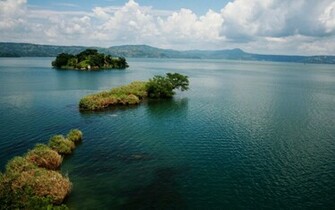 Lago De Ilopango Origen Volcanico El Salvador Wallpaper