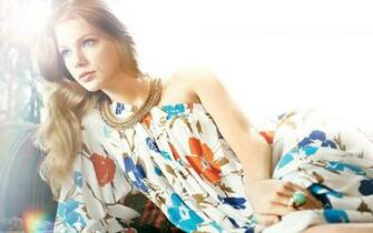 Wallpaper Red Taylor Swift In Dress