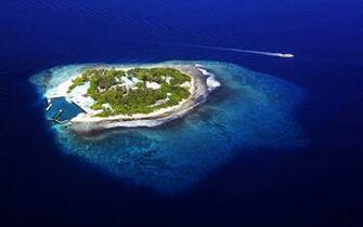 Small Private Island Wallpaper