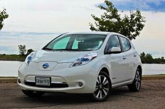 Nissan Leaf Cool HD Wallpaper