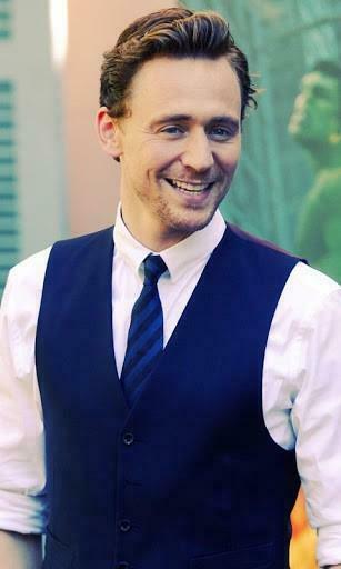 Tom Hiddleston HD Wallpaper Set As Simple Or Slideshow