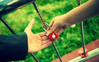 Love Couple Lock Together Forever HD Wallpaper Stylish
