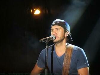 Luke Bryan Singing In Resolution