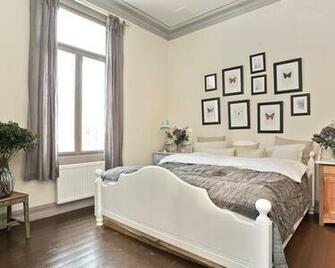 Gray Crown Molding Home Design Ideas Renovations Photos
