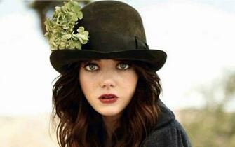 Emma Stone Black Hat Wallpaper
