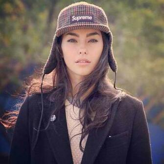 Supreme Girl Wallpaper Girls In