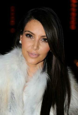 Kim Kardashian Makeup Pink Lipstick Wallpaper