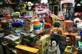 Toys Wallpaper Christmas Help Needed Kids