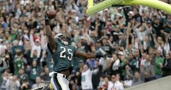 Eagles Hold Off Redskins To Take First Place In Nfc East