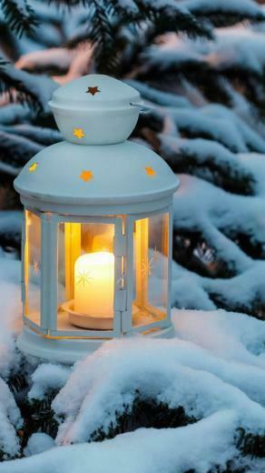 iPhone Wallpaper In Winter Christmas Lanterns