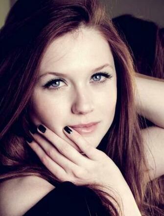 Bonnie Wright Wallpaper Smiling