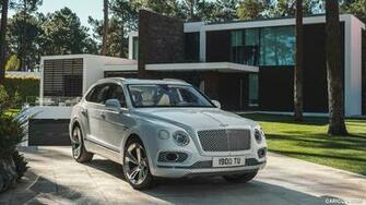 Bentley Bentayga Plug In Hybrid Front Three Quarter HD
