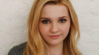 Abigail Breslin HD Wallpaper Walldu