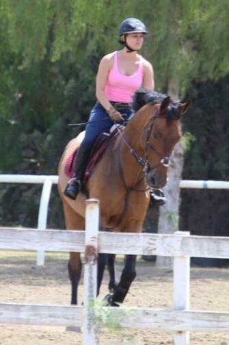 Kaley Cuoco Goes Horseback Riding In La Pictures Zimbio