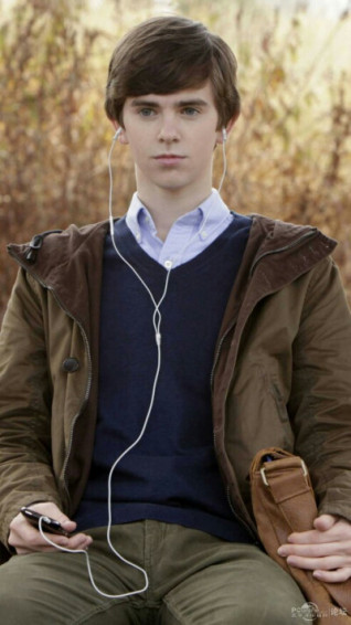 Freddie Highmore Wallpaper