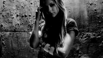 Avril Lavigne Black And White HD Wallpaper X