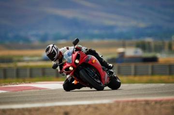 Yamaha R1 Specifications Pictures