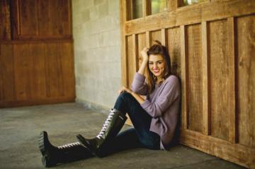 Sadie Robertson HD Wallpaper