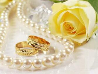Wallpaper Pearls With Flowers