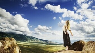 Wallpaper Girl Mountain Open Dom Sky
