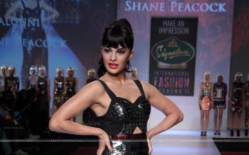 Jacqueline Fernandez Sahar Biniaz Srishti Rana Walk The Ramp At