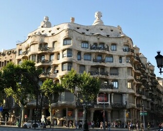 Architecture Barcelona Gaudi Wallpaper