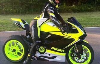 Motobike Ducati Girls Wallpaper App