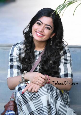 Rashmika Mandanna HD Wallpaper Top