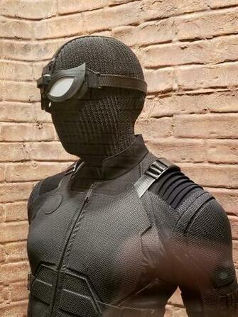 Spider Man Far From Home First Image Of The New Suit Collider