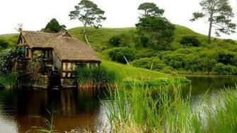 House At Green Lake Wallpaper