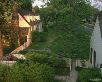 Colonial Williamsburg Multimedia S The