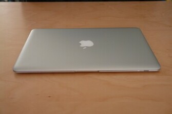 Descriere Macbook Air Wood Background Jpg