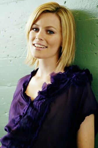 Elizabeth Banks Pictures HD Wallpaper