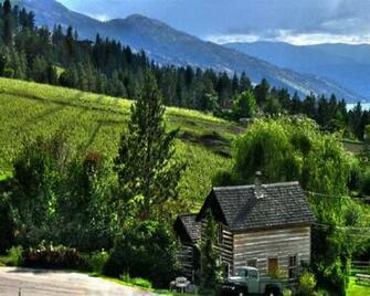 Farm Life Wallpaper HD