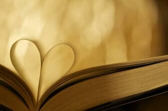 Photo Of Heart Shaped Book HD Wallpaper