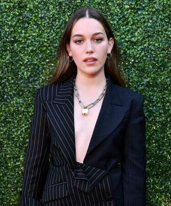 Victoria Pedretti iPhone Wallpaper Awesome HD