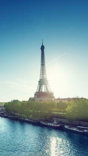 Very Beautiful Eiffel Tower iPhone Plus Wallpaper