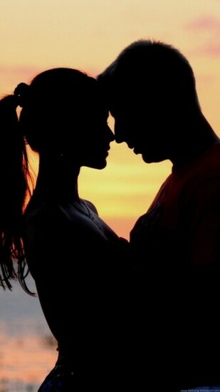 Cute Love Lock Screen Wallpaper A Couple In Lo