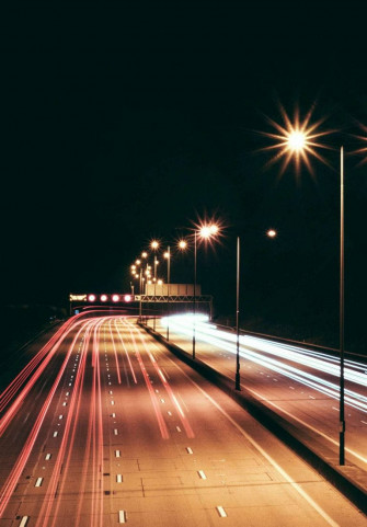 Empty Highway iPad Dexv9quohokiwmde Wallpaper