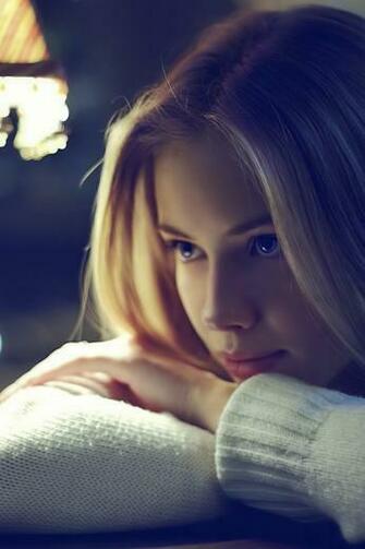 Beautiful Girl Simply iPhone Wallpaper