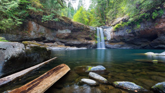 Serene Waterfall Bliss Wallpaper