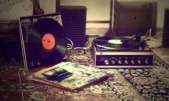 Retro Stereo Turntable Wallpaper